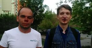 Неизвестные избили активистов, раздававших газету экс-главы штаба Навального в Иркутске - Верблюд в огне