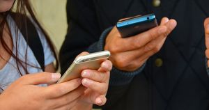 Абоненты МТС пожаловались на проблемы со связью в Иркутске - Верблюд в огне