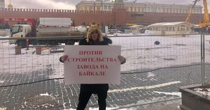 Сергея Зверева оштрафовали за одиночный пикет против завода на Байкале - Верблюд в огне