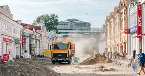 «Мы больше благоустраиваем город для туристов»: что жители Иркутска думают о ремонте на улицах - Верблюд в огне