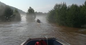 Спасатели помогли туристам из Иркутска выбраться из водной ловушки - Верблюд в огне