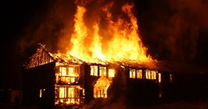 В Иркутске произошел пожар в бывшем доходном доме дворянки Пеньковой - Верблюд в огне