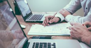 Минтруду предложили перевести россиян на четырехдневную рабочую неделю - Верблюд в огне