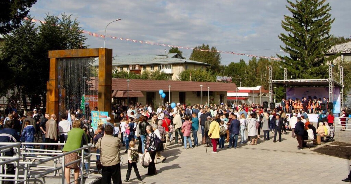 Академгородок иркутск. Площадь Академгородка Иркутск. Фонтан в Академгородке Иркутск. Сквер в Академгородке Иркутск. Фотография площадь Академгородка Иркутск.