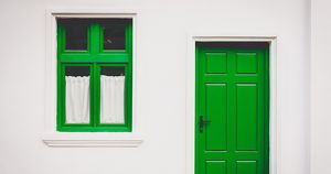 Минюст предложил разрешить приставам ломать двери для проверки перепланировки - Верблюд в огне