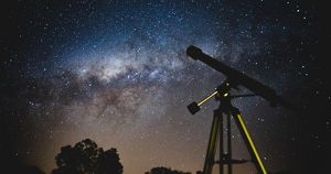 Иркутский планетарий проведет бесплатные наблюдения за метеорным потоком Дракониды - Верблюд в огне