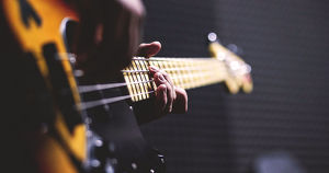 Испанский гитарист после поездки на Байкал записал альбом «Скала Шаманка». Он его представит в планетарии Иркутска - Верблюд в огне