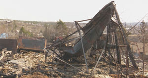Семь сгоревших домов и лесной пожар: жители Приангарья продолжают сжигать сухую траву - Верблюд в огне