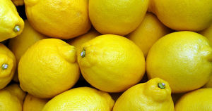 Жители Иркутска заметили повышение цен на лимоны и имбирь. Цена выросла почти в 2 раза - Верблюд в огне