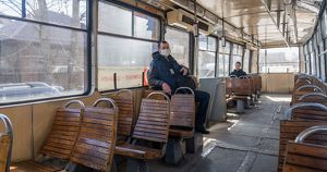 В Иркутске разрешили не возить пассажиров без масок в общественном транспорте - Верблюд в огне