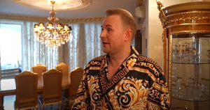 «Хочется просто выть»: в сети обсуждают роскошную жизнь иркутского депутата - Верблюд в огне