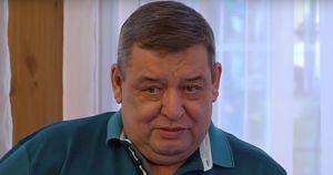 Вандалы разгромили стелу «Я люблю Саянск»: мэр пообещал найти «уродов» - Верблюд в огне