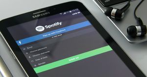 Spotify впервые назвал самые популярные песни в России за год - Верблюд в огне