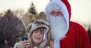 У российского Деда Мороза появился аккаунт в TikTok - Верблюд в огне
