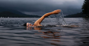 Восемь спортсменов проплыли 120 км по Байкалу без гидрокостюмов