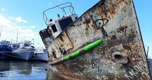 Природоохранная прокуратура: на Ольхоне полузатопленный корабль вредит Байкалу
