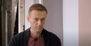 Навальному* дали 9 лет колонии по делу о «мошенничестве» и «оскорблении» суда