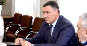Мэр Иркутска вместе с подчиненной потратили полмиллиона рублей, чтобы посетить город Приедор