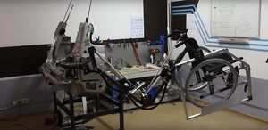 В ИрГУПС разработали манипулятор для погрузки инвалидного кресла в багажник автомобиля