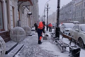 На улицах Иркутска работает более 100 единиц снегоуборочной техники - Верблюд в огне