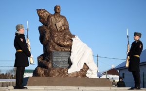 В селе Баклаши открыли памятник Афанасию Белобородову - Верблюд в огне
