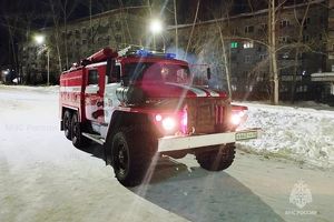 32 человека спасли на пожаре в Усть-Илимске - Верблюд в огне