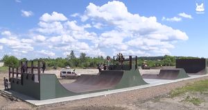 Скейт-парк на берегу Ушаковки строят столичные специалисты