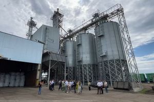 В Заларях открыли новый завод по переработке масличных культур
