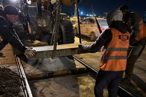 На Глазковском мосту в Иркутске меняют бетонные плиты - Верблюд в огне