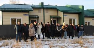 В Усть-Уде и Балаганске дети-сироты получили ключи от новых квартир - Верблюд в огне