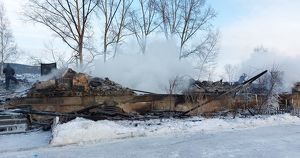 В Усть-Илимске в связи с пожаром в многоквартирном доме введен режим ЧС - Верблюд в огне