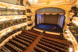 Ксения Собчак назвала Иркутский драмтеатр одним из самых красивых в России