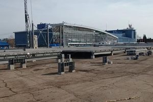 В аэропорту Иркутска начали строить временный терминал прилета - Верблюд в огне
