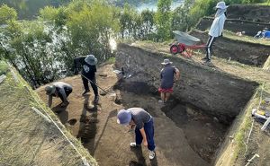 Археологические находки сделаны на берегу реки Белой в Усольском районе - Верблюд в огне