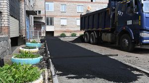 В Тайшете ремонтируют дороги, строят соцобъекты и благоустраивают дворы - Верблюд в огне