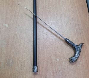 Ангарчанин явился на заседание суда со спрятанным в трости клинком