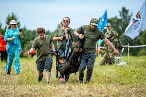 8 семей из Приангарья участвовали во всероссийской игре «Семейная зарница» - Верблюд в огне