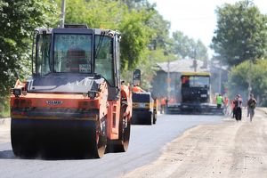 В Иркутске асфальтируют Баррикад после строительства теплового луча