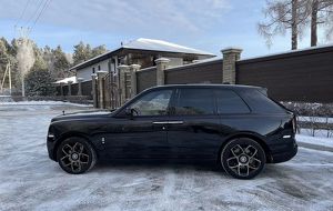Rolls-Royce Cullinan продают в Иркутске за ₽35 млн