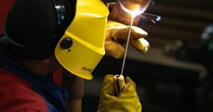 Иркутский сварщик Владимир Долгов участвует в федеральном конкурсе