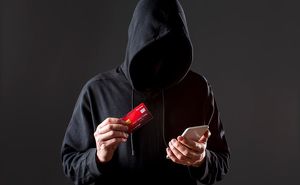 В Иркутске мошенники заставили свою жертву работать на себя