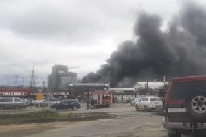 Крупный пожар на Мельниковском рынке в Иркутске локализован
