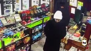 Продавец впала в кому после нападения покупательницы в Маркова: женщину ищут - Верблюд в огне