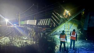 Грузовой поезд сошел с рельсов в Тайшетском округе: сумма ущерба составила более 1 млн рублей