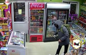 Разбойник с игрушечным пистолетом совершил серию налетов на магазины в Иркутске