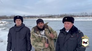 Рыбака унесло на оторвавшейся льдине в открытую воду Киренги