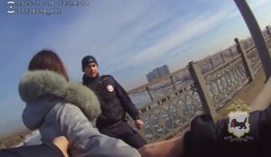 Полицейские в Иркутске спасли женщину на мосту от необдуманного поступка