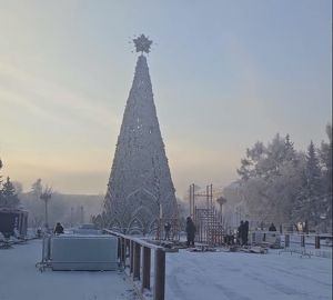 В Иркутске впервые за 5 лет устанавливают горку в сквере Кирова