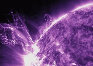 Солнце продолжает атаковать Землю выбросами плазмы