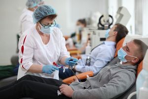 Ежегодную выплату почетным донорам в Приангарье увеличили до 19,4 тысячи рублей